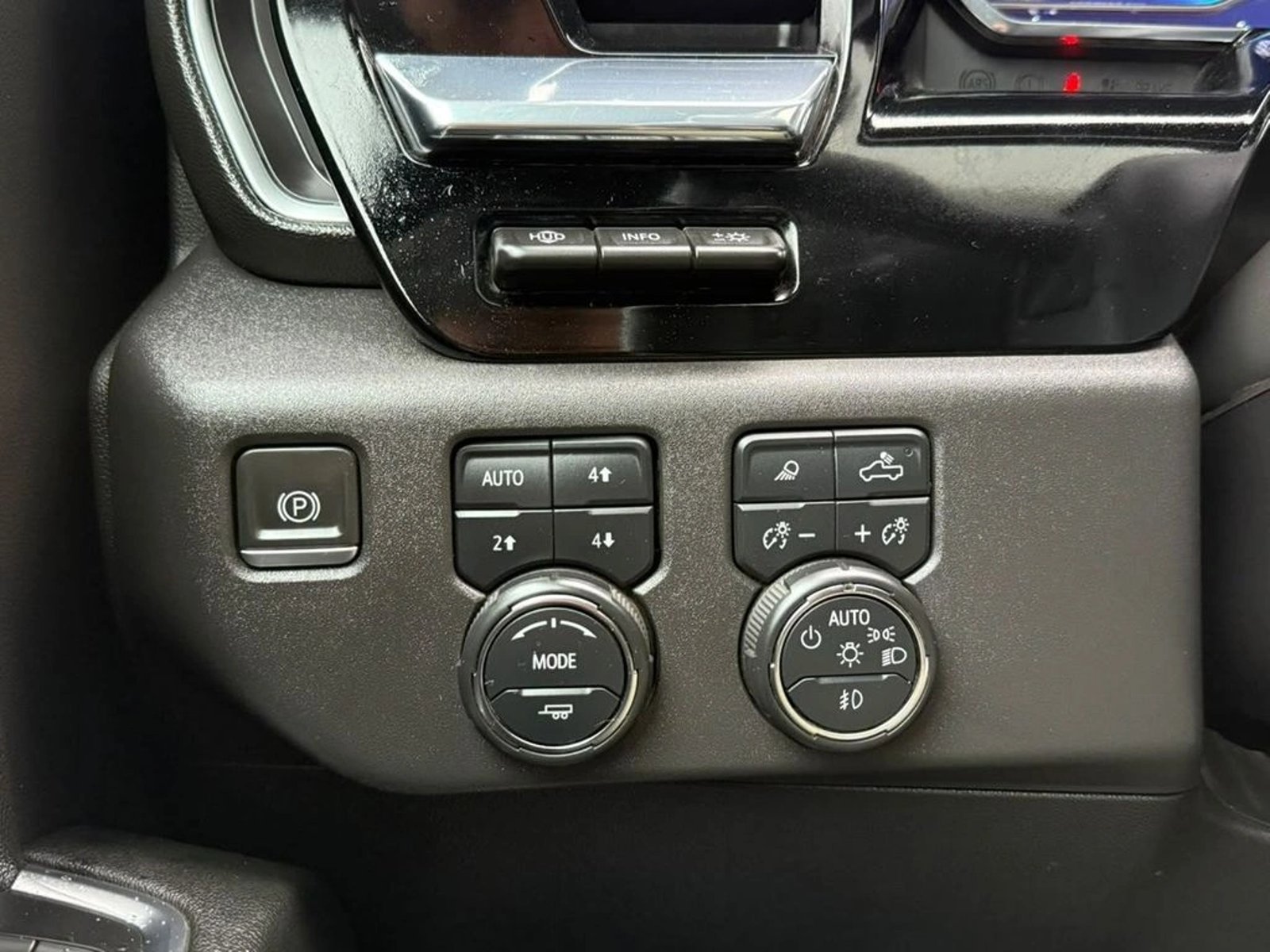 Chevrolet SILVERADO High Country 4X4 3.0 DIESEL AUT 2024 - Imagen 17 de 20