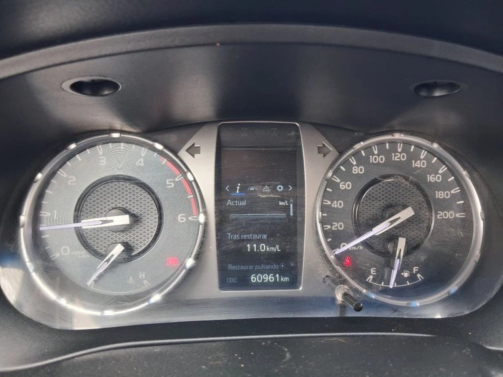 TOYOTA HILUX HILUX TSS 2.4 Diesel 4X2 T/M 2021 - Imagen 12 de 15