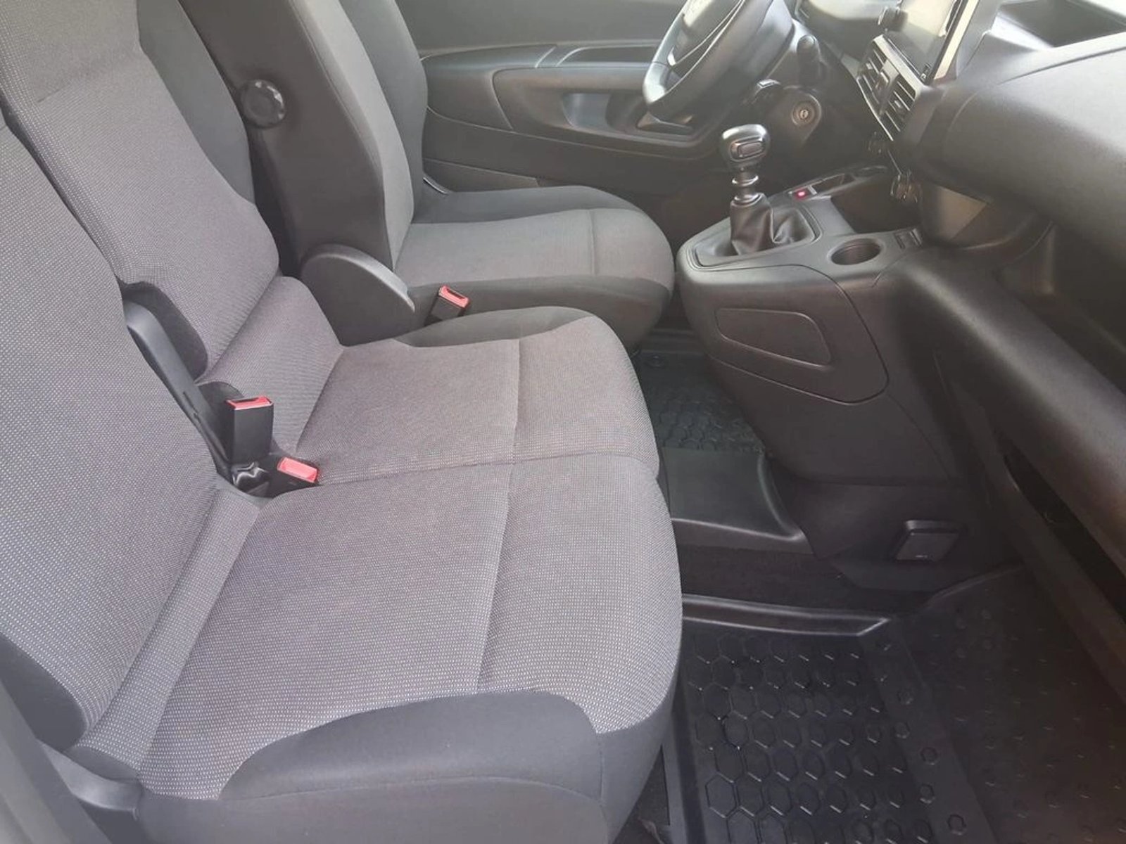 PEUGEOT PARTNER 1.5 BLUE HDI 5MT 2024 - Imagen 9 de 13
