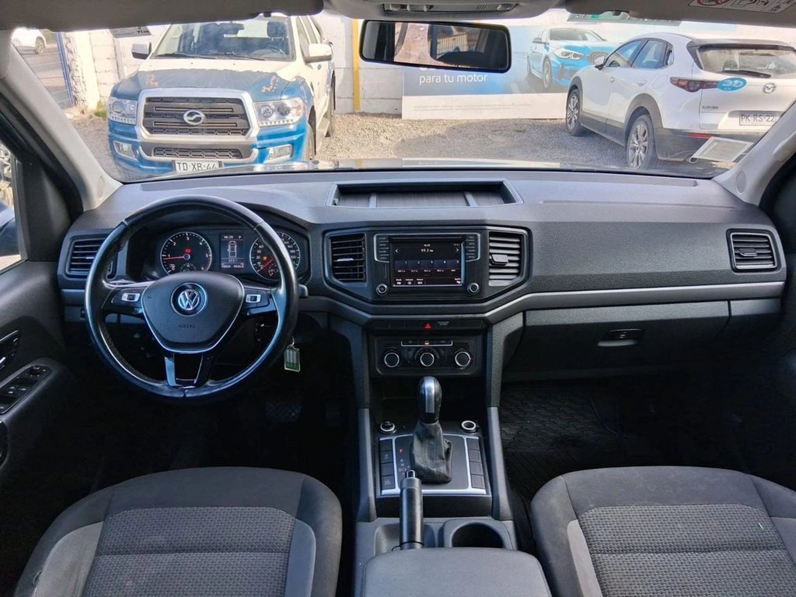 VOLKSWAGEN AMAROK 2.0 COMFORTLINE TDI DOHC 4X4 2.0 AT 2023 - Imagen 13 de 20