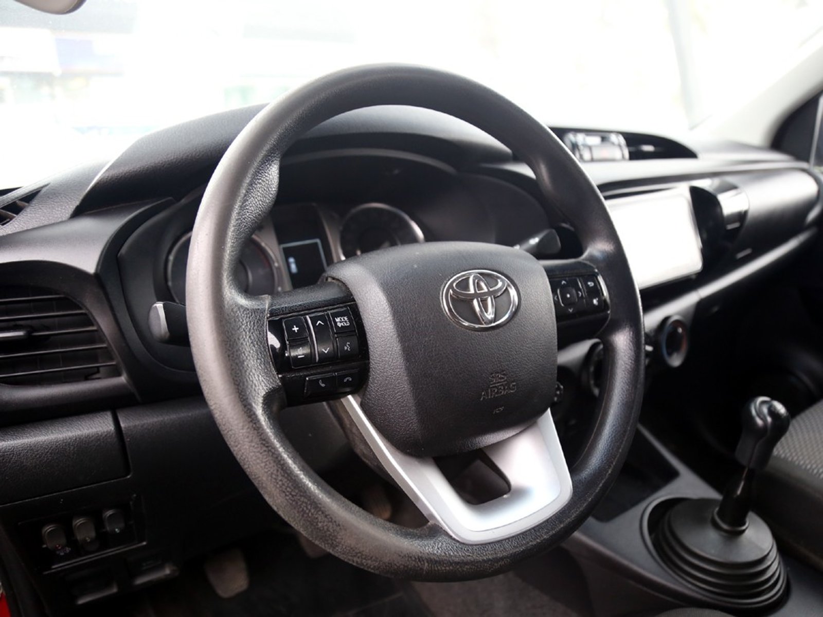 TOYOTA HILUX DX 2.4 4x2 MT 2022 - Imagen 13 de 20