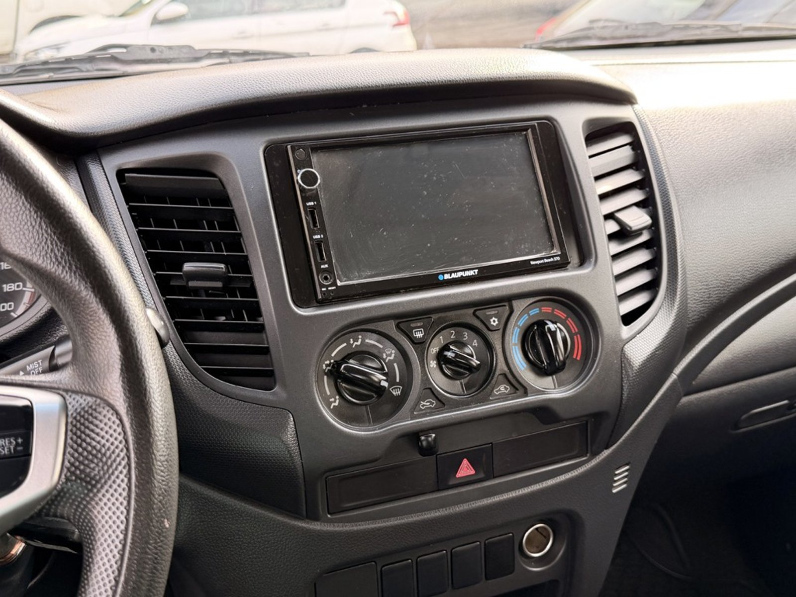 Mitsubishi L200 KATANA CRT 4X4 MT 2023 - Imagen 18 de 20
