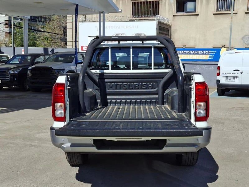 Mitsubishi L200 KATANA XRT 4X4 MT 2024 - Imagen 10 de 20