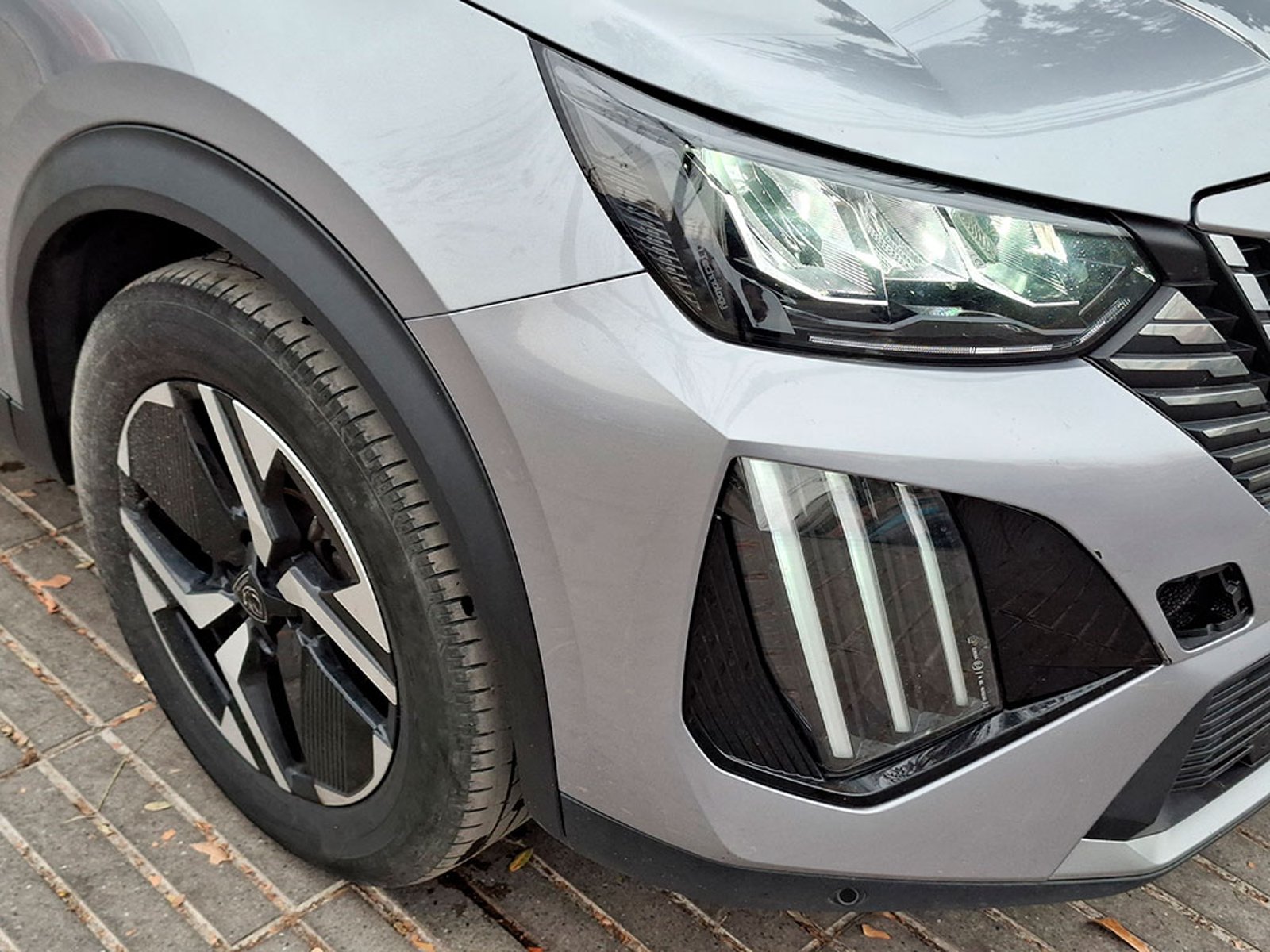 Peugeot 2008 1.5 ALLURE BLUEHDI 2025 - Imagen 7 de 20