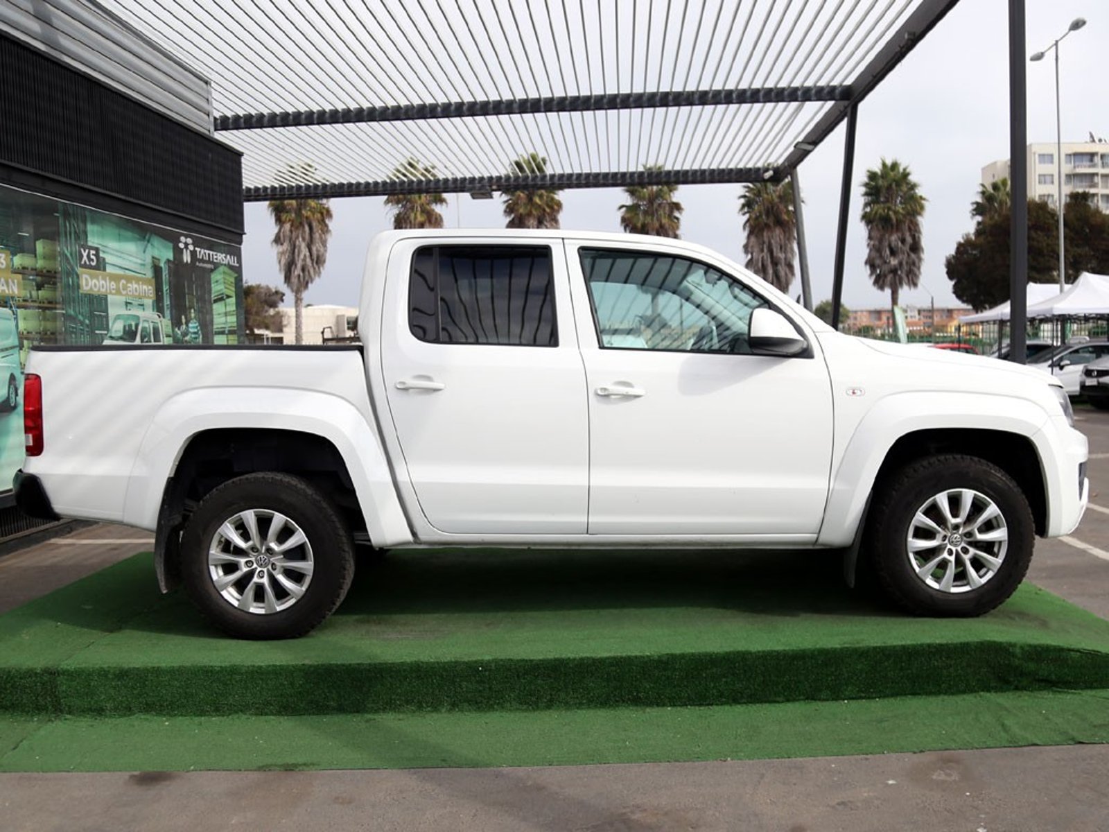 VOLKSWAGEN AMAROK 2.0 TREDLINE 4X4 MT 2023 - Imagen 4 de 20