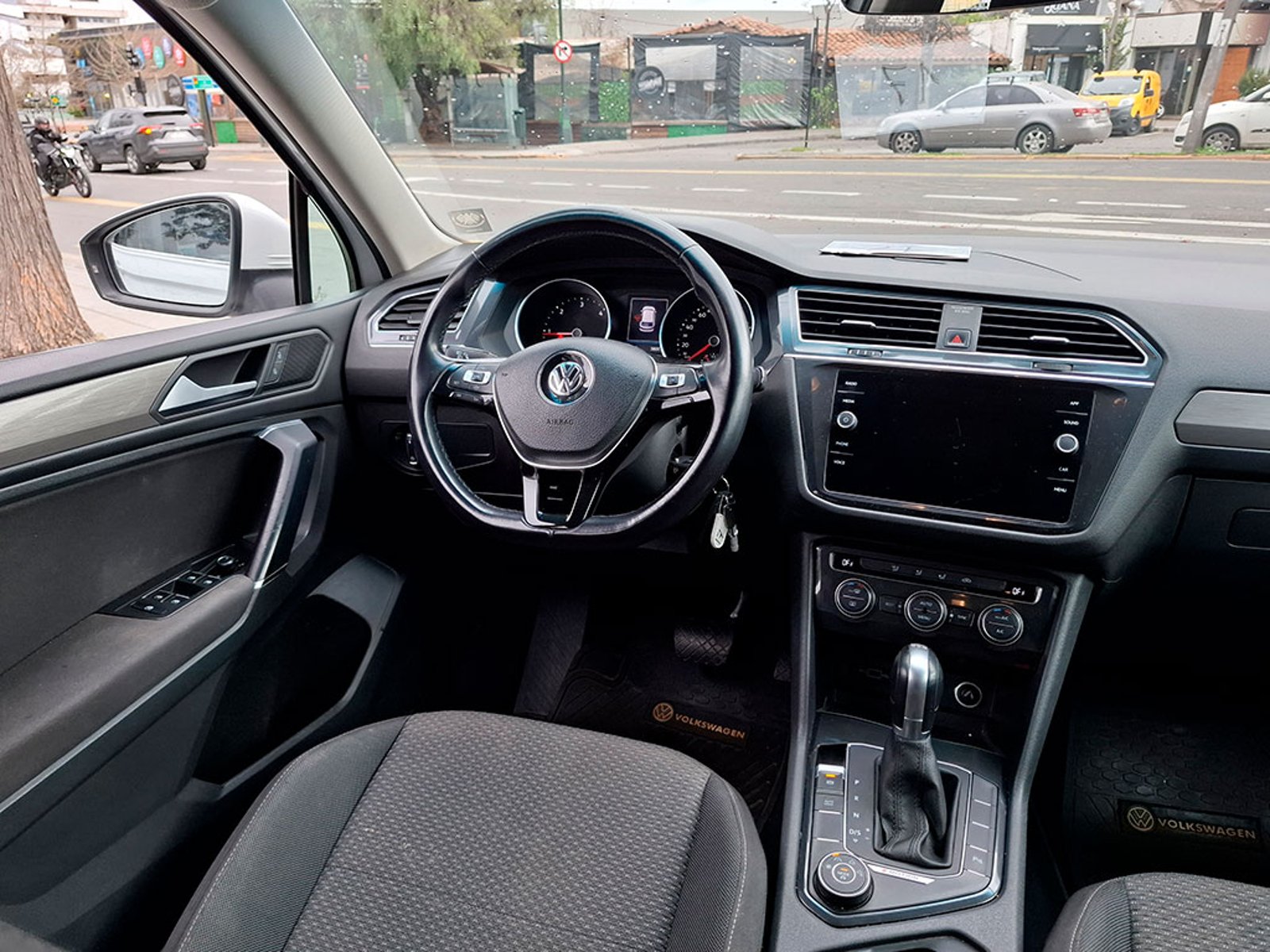 Volkswagen TIGUAN COMFORTLINE 4MOTION AT DIESEL 7 PASAJEROS 2020 - Imagen 9 de 20