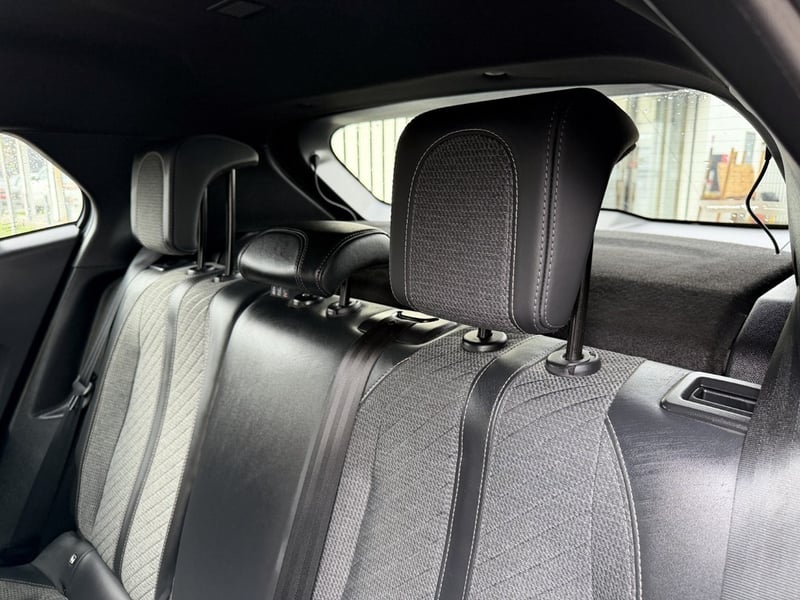 Peugeot 2008 1.5 ALLURE PACK  DIESEL AT 2025 - Imagen 19 de 20