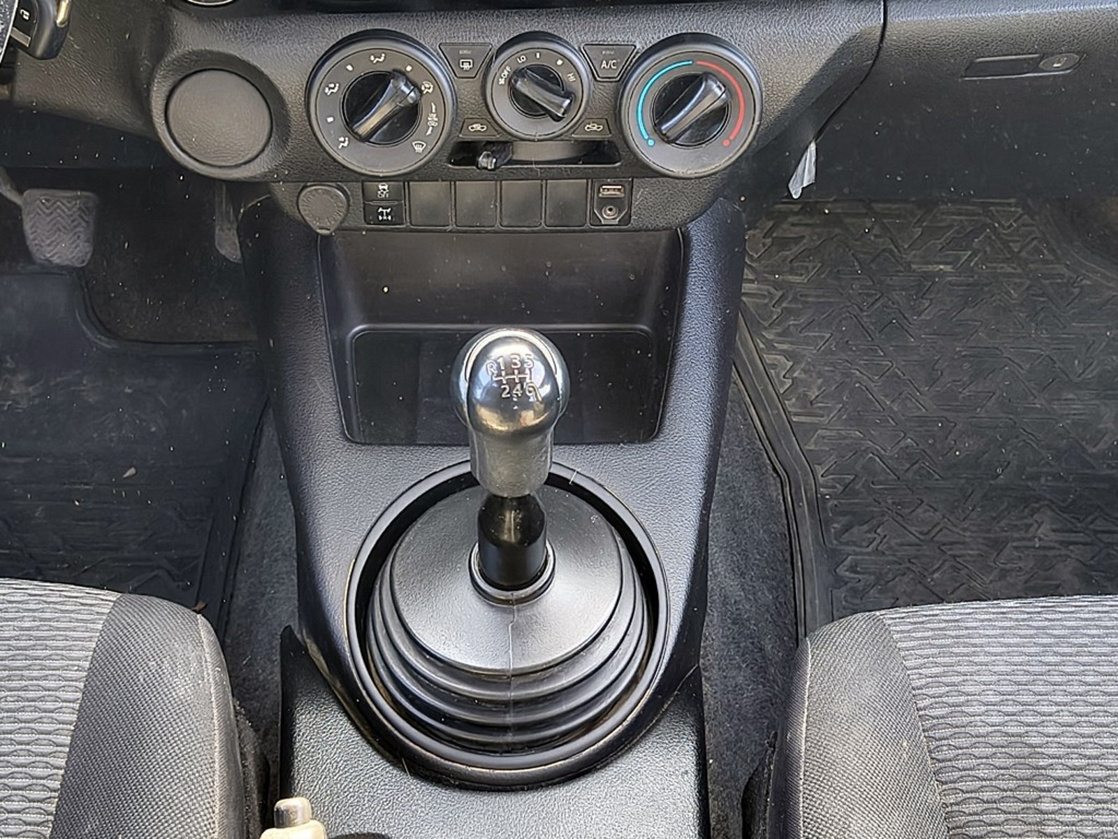 Toyota HILUX TSS 2.4 Diesel 4X2 T/M 2022 - Imagen 13 de 13
