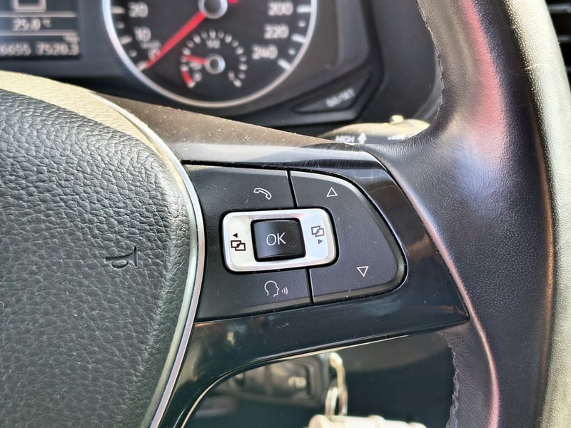 Volkswagen AMAROK 2.0 Diesel 4x2 T/M 2023 - Imagen 13 de 20