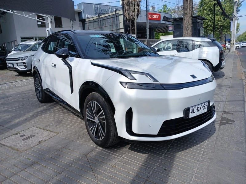 Lynk & Co 08 08 Pro 1.5T Hibrido 2027 - Imagen 3 de 16