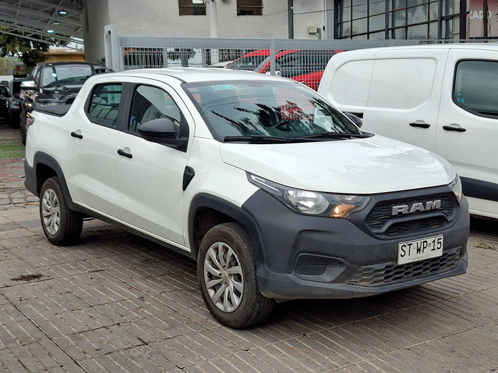 RAM 700 700 1.4 MT DC SLT 2023 - Foto 3 de 19