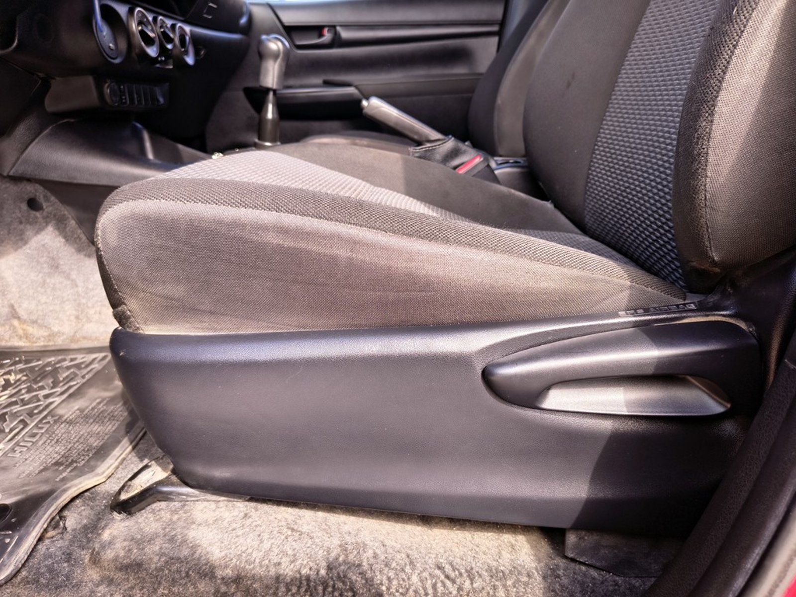 TOYOTA HILUX 2.4 DX 4X2 DIESEL MT 2023 - Imagen 9 de 16
