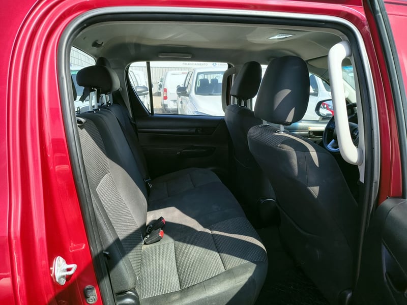 Toyota HILUX 2.4 Diesel 4x2 T/M 2023 - Imagen 19 de 20