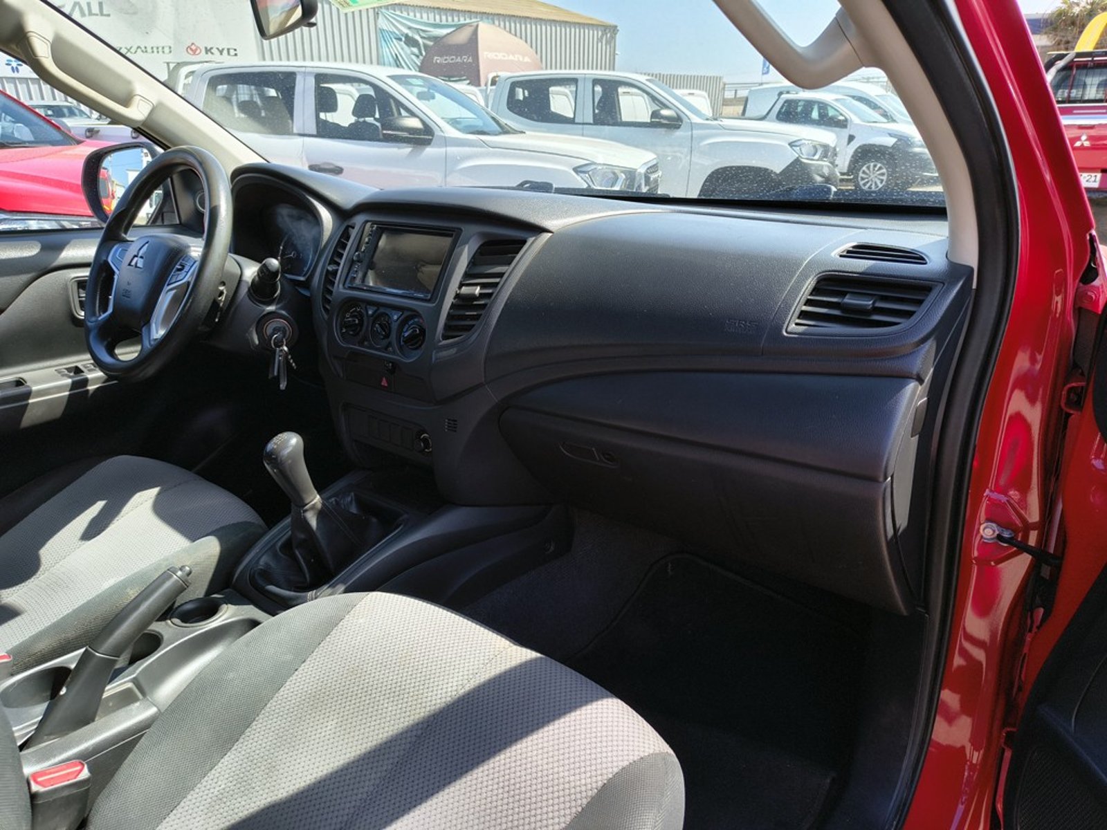 Mitsubishi L200 KATANA 2.4 Diesel 4x4 T/M 2022 - Imagen 18 de 20