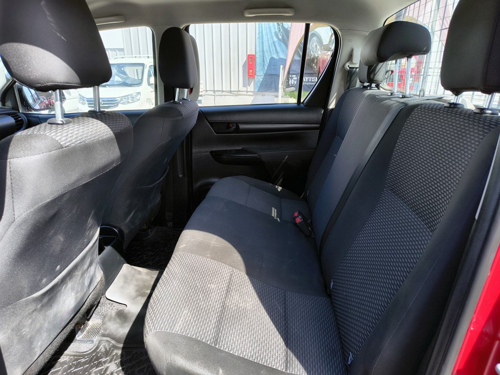 TOYOTA HILUX 2.4 DX 4X2 DIESEL MT 2023 - Imagen 13 de 18