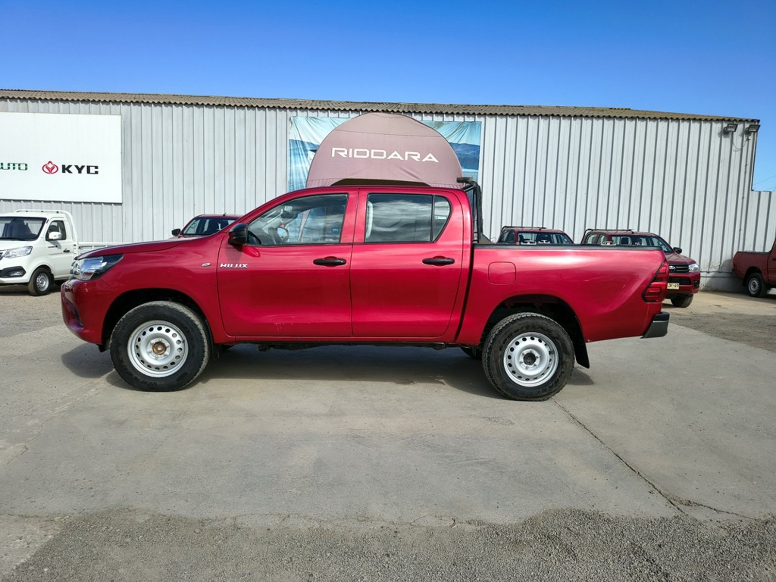 TOYOTA HILUX 2.4 DX 4X2 DIESEL MT 2023 - Imagen 4 de 16
