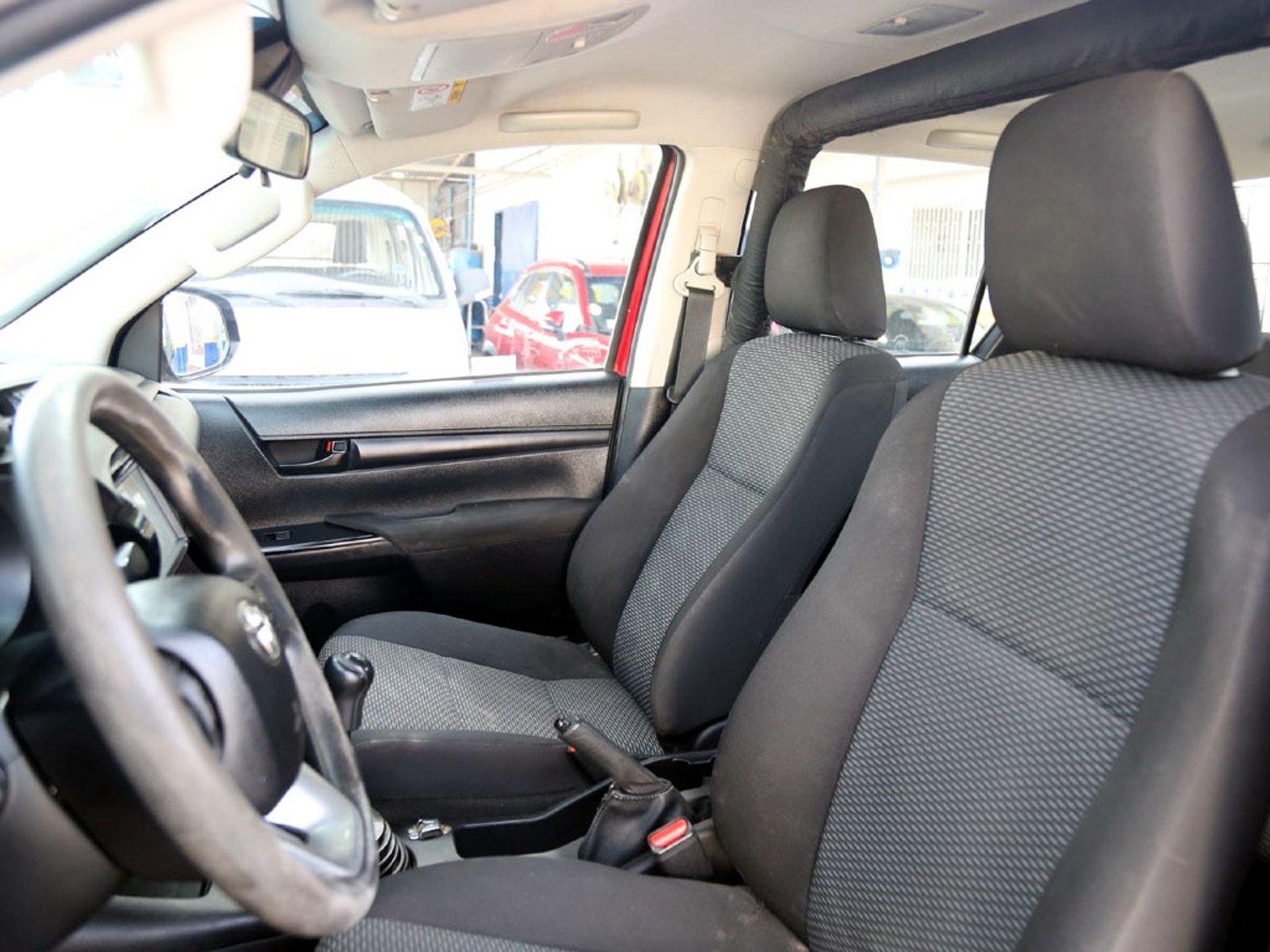 Toyota HILUX DX 4X4 2.4 2023 - Imagen 18 de 20