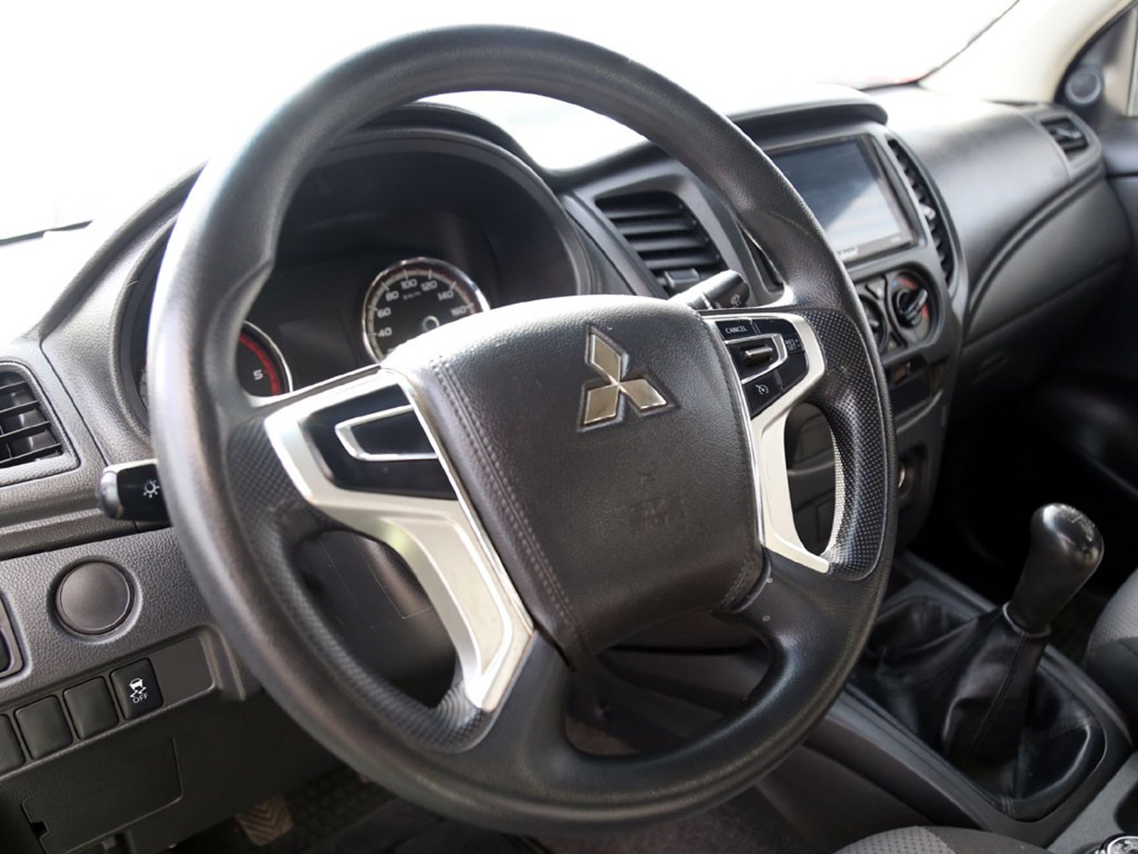 MITSUBISHI L200 KATANA 2.4 MT 4X4 DIESEL 2023 - Imagen 13 de 20