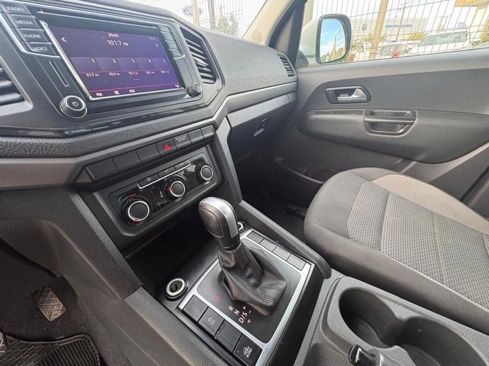 VOLKSWAGEN AMAROK COMFORTLINE 4X4 AUT. 2023 - Imagen 9 de 13