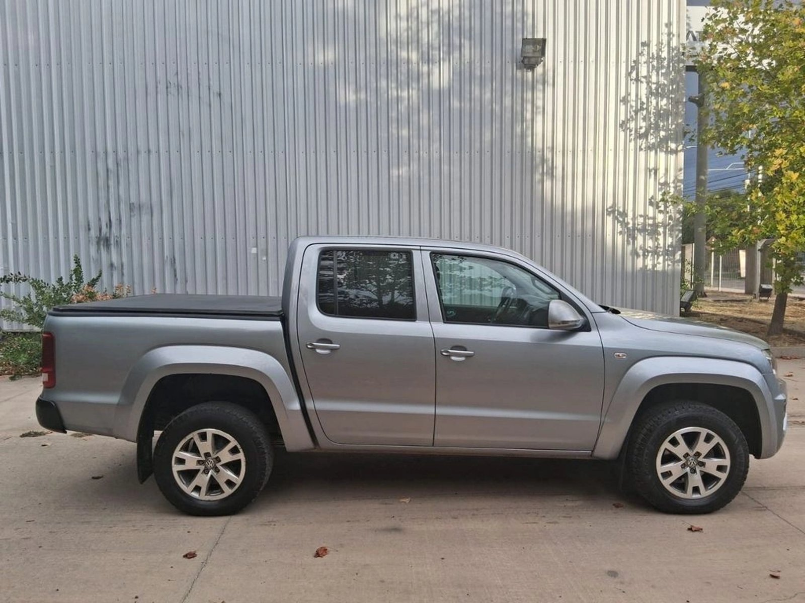 VOLKSWAGEN AMAROK 2.0 DC COMFORTLINE AT 4X4 2023 - Imagen 3 de 15
