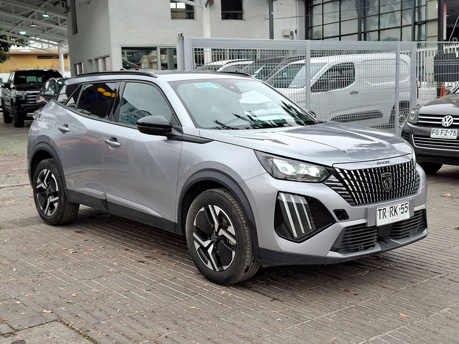 Peugeot 2008 1.5 ALLURE BLUEHDI 2025 - Imagen 3 de 20
