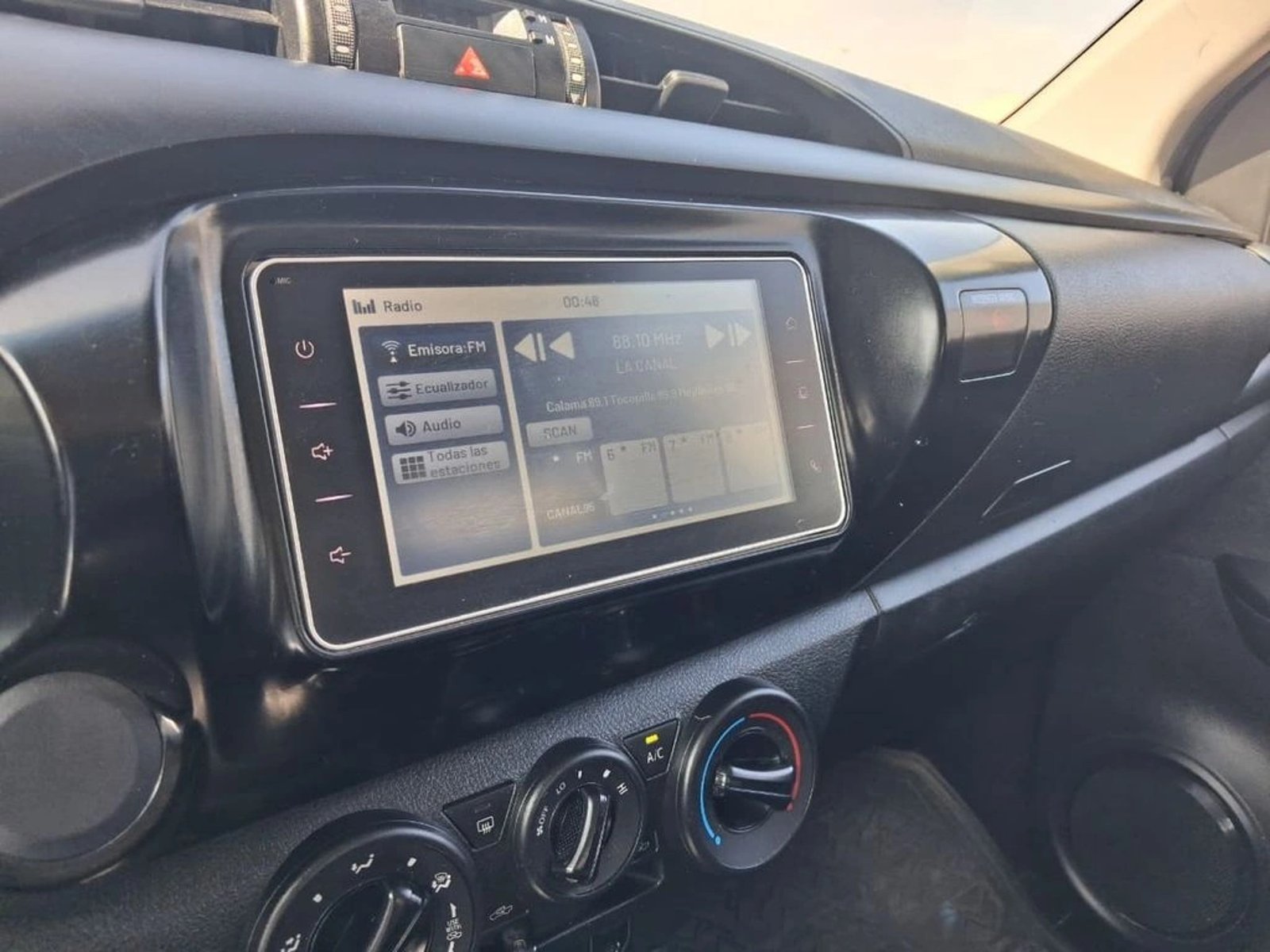 TOYOTA HILUX TSS 2.4 Diesel 4X2 T/M 2021 - Imagen 14 de 17