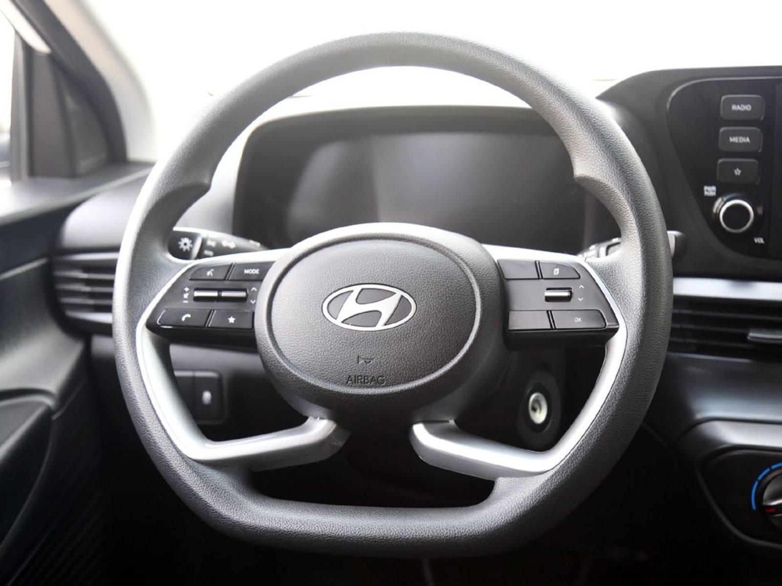 HYUNDAI I20 1.4 PLUS FL BI3 4X2 HB MT 5P 2025 - Imagen 12 de 20