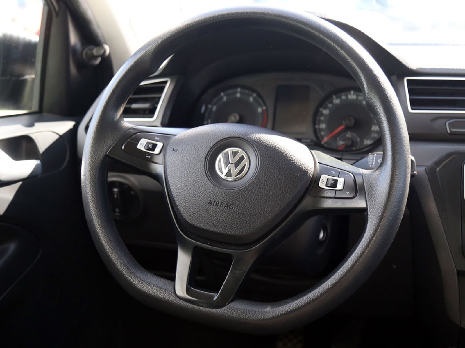 VOLKSWAGEN SAVEIRO 1.6 DC MT 2021 - Imagen 15 de 20