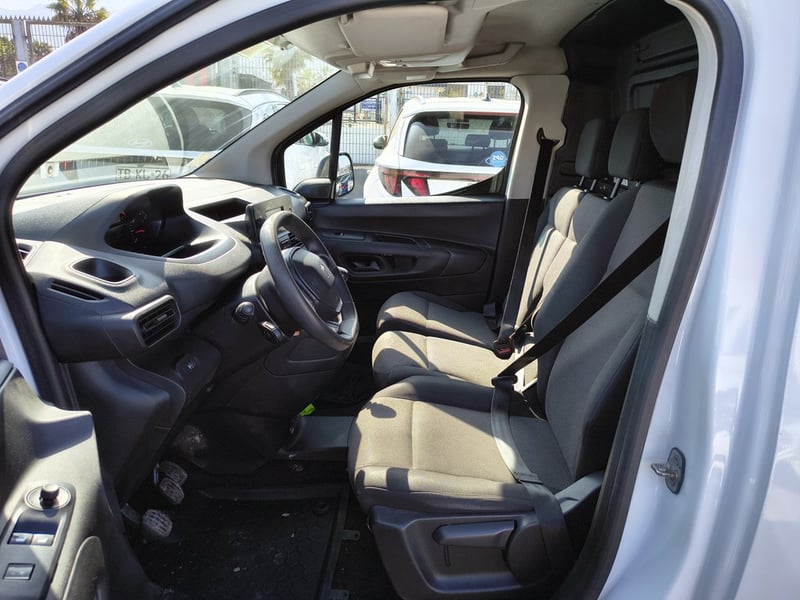 Peugeot PARTNER L1 1.5 Diesel 4X2 T/M 2023 - Imagen 8 de 16