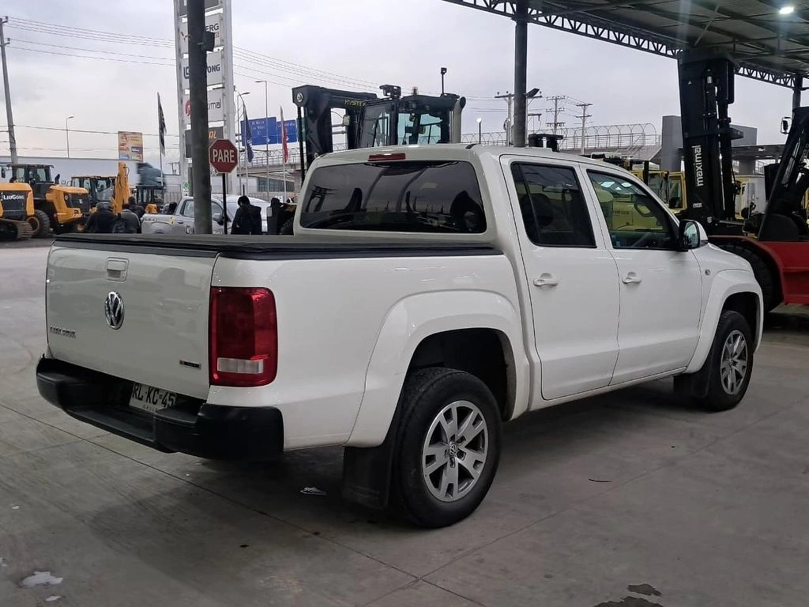 Volkswagen AMAROK 2.0 COMFORTLINE 4X4 AT 2022 - Foto 5 de 20
