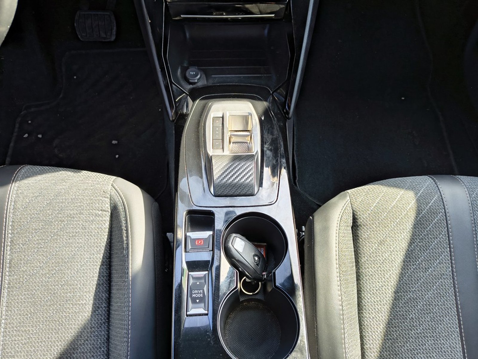 PEUGEOT 2008 1.5 Diesel 4x2 T/A Allure 2025 - Imagen 19 de 20
