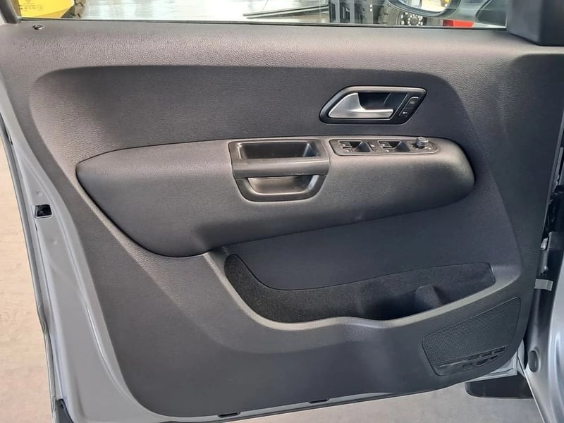 Volkswagen AMAROK COMFORTLINE 2.0 AT 4X4 2023 - Imagen 15 de 20