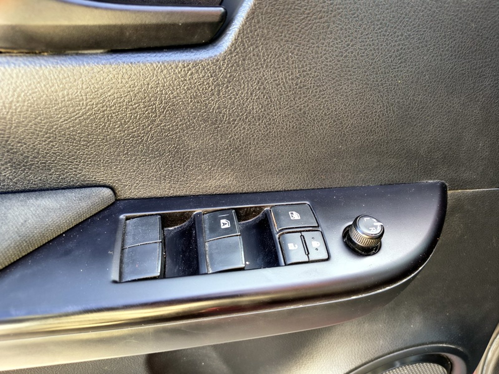 TOYOTA HILUX HILUX TSS 2.4 Diesel 4X2 T/M 2021 - Imagen 7 de 19