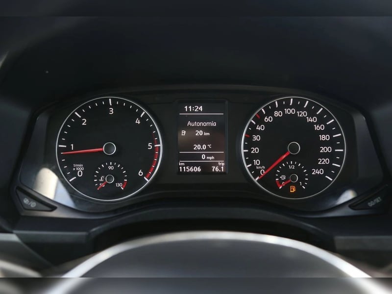 Volkswagen AMAROK 2.0 TREDLINE MT 4X4 DIESEL 2023 - Imagen 19 de 20