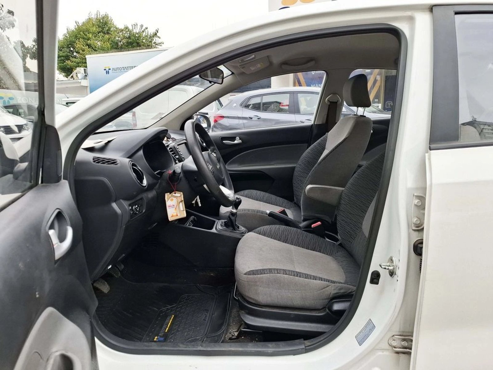 Kia SOLUTO 1.4 2022 - Imagen 11 de 20