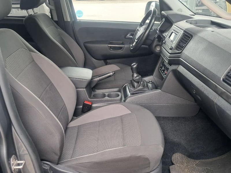 Volkswagen AMAROK TRENDLINE 2.0 4x2 MT 2023 - Imagen 16 de 20