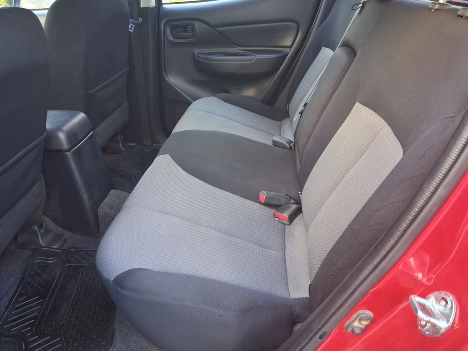MITSUBISHI L200 KATANA CR 2.4 DC 4x2 2022 - Imagen 7 de 12