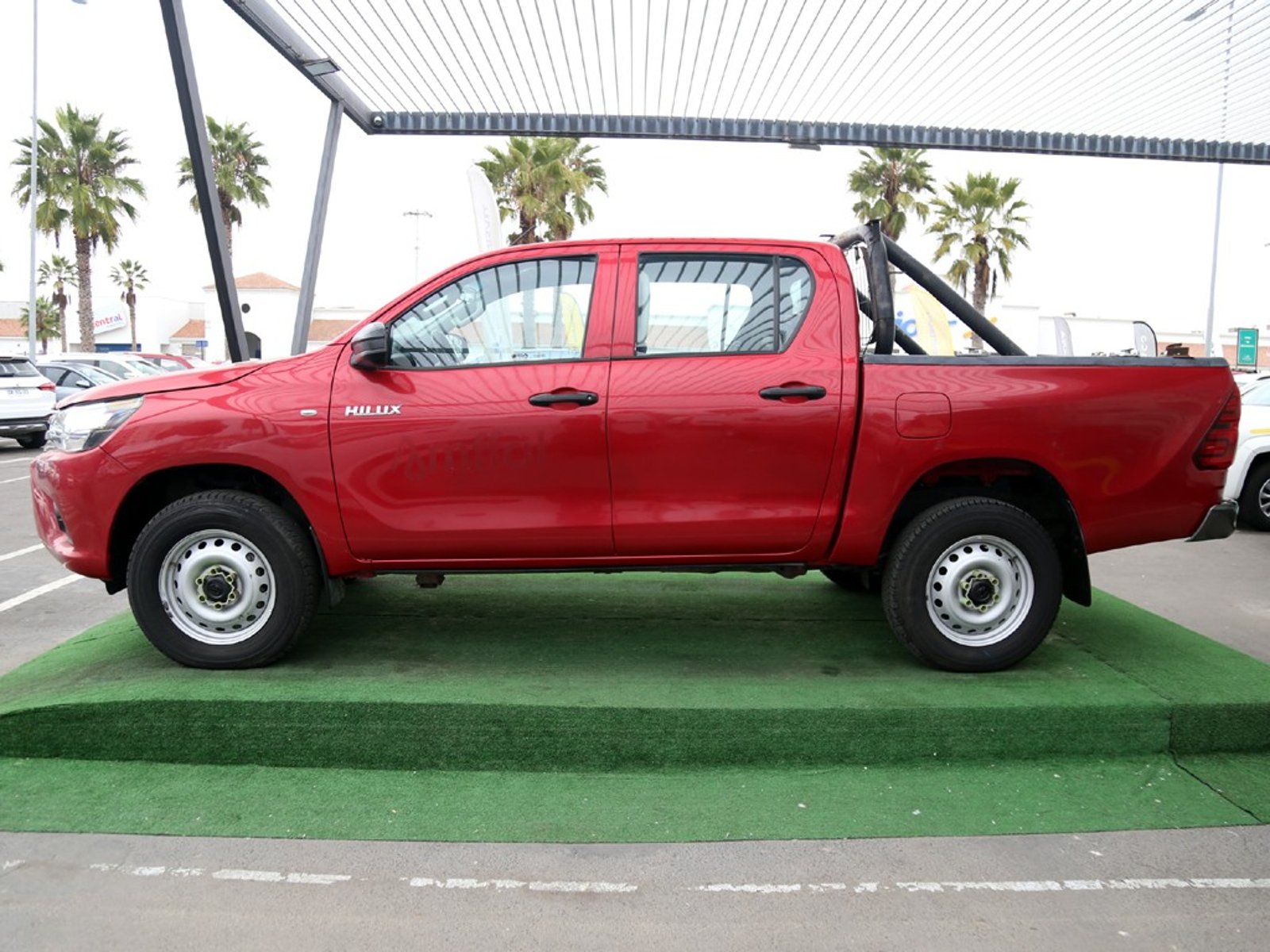 TOYOTA HILUX 2.4 SR 4X2 MT 2023 - Imagen 9 de 20