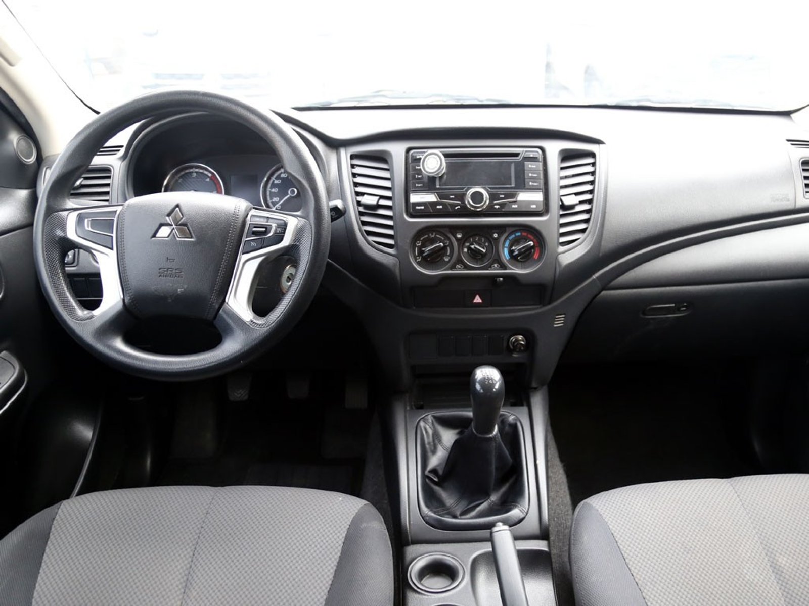 Mitsubishi L200 2.4 KATANA CR MT 4X2 DIESEL 2022 - Imagen 12 de 20