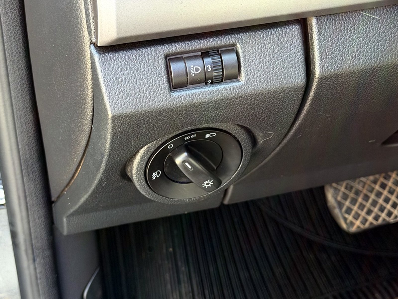 VOLKSWAGEN AMAROK 2.0 TRENDLINE 2023 - Imagen 11 de 20