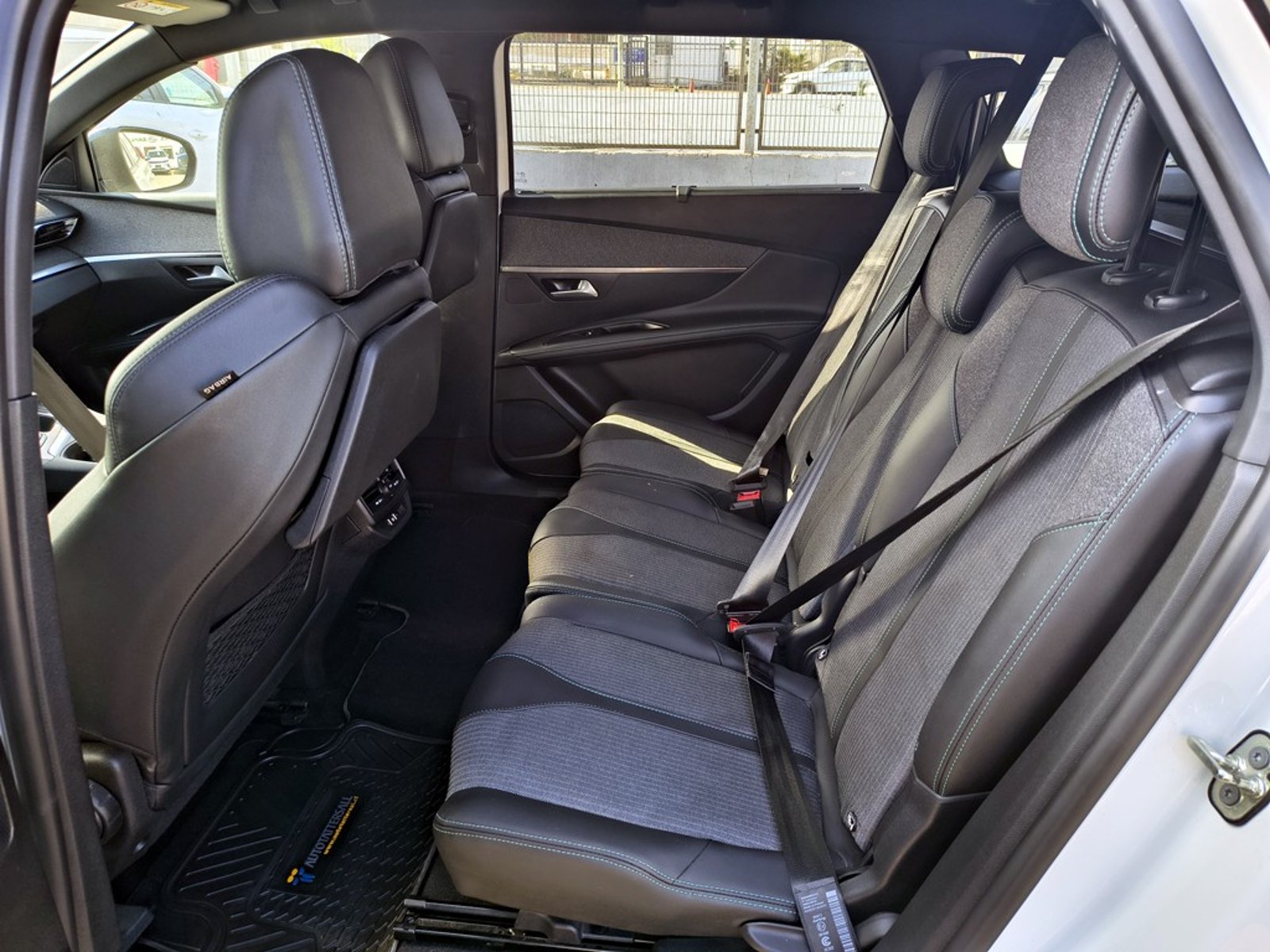PEUGEOT 5008 1.6 ALLURE PACK 2024 - Imagen 16 de 20