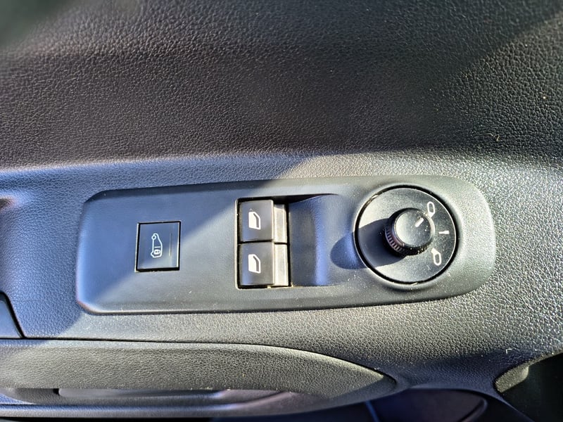 Peugeot PARTNER L1 1.5 Diesel 4X2 T/M 2023 - Imagen 8 de 16