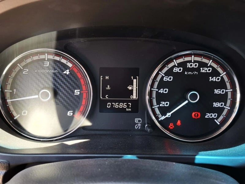 Mitsubishi L200 2.4 KATANA CR 4X2 MT 2023 - Imagen 19 de 20
