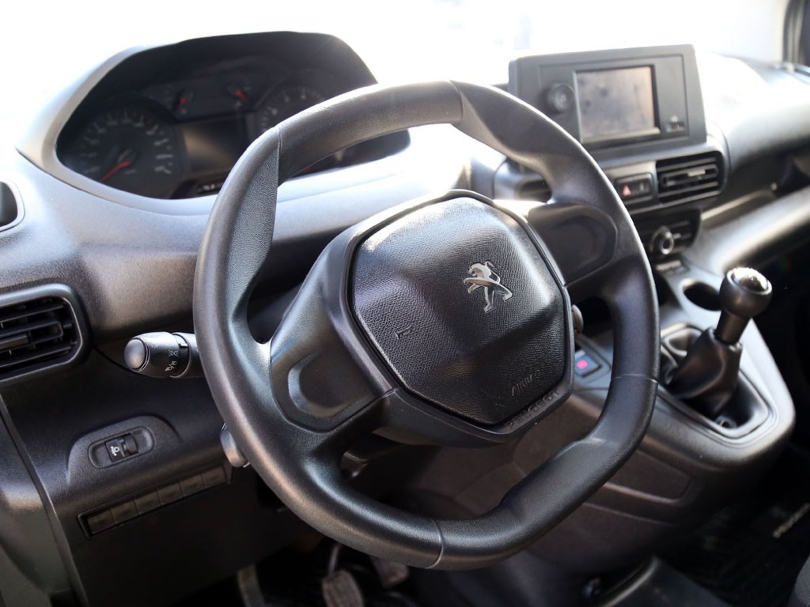 Peugeot PARTNER 1.6 L1 HDI DIESEL 4X2 90HP MT 5P 2022 - Imagen 15 de 20
