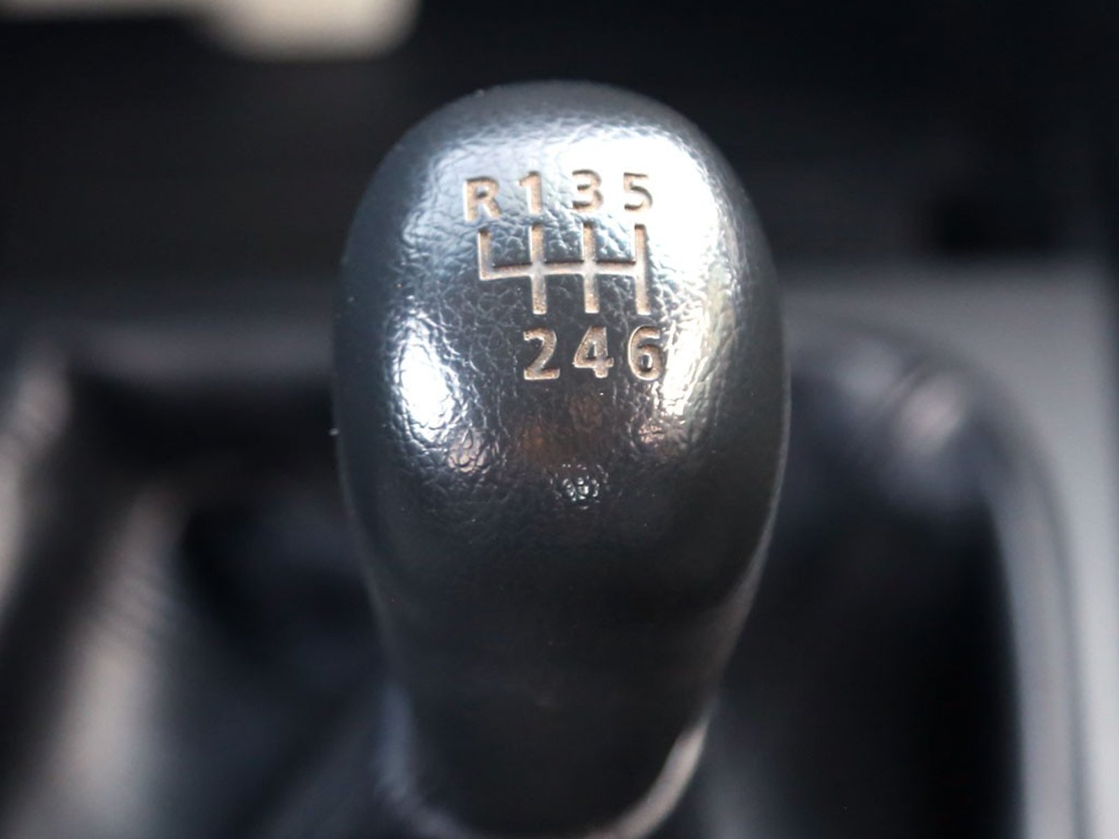 Mitsubishi L200 2.2 KATANA CRT MT 4X4 DIESEL 2024 - Imagen 15 de 20