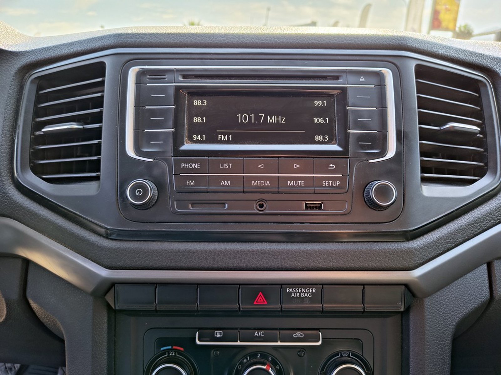 VOLKSWAGEN AMAROK 2.0 TRENDLINE 4MOTION 2023 - Imagen 16 de 20