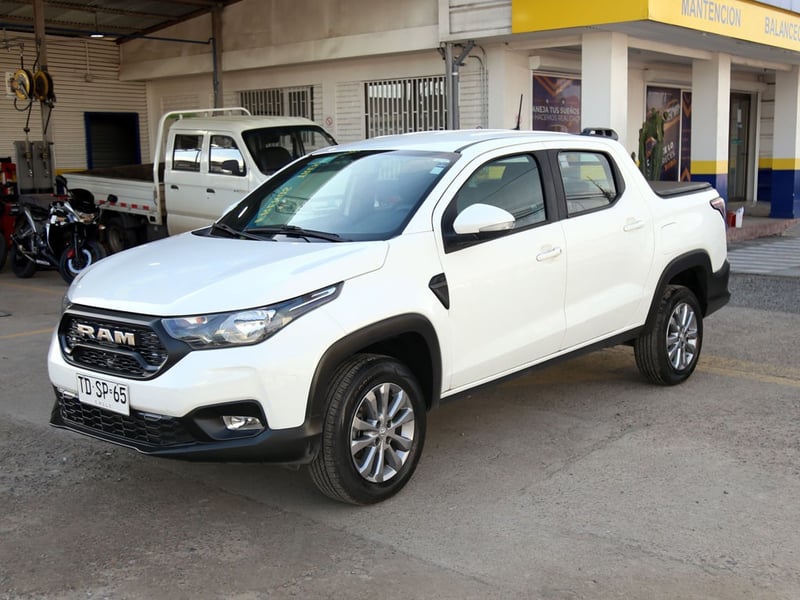 RAM 700 BIGHORNE DCAB 1.3 2024