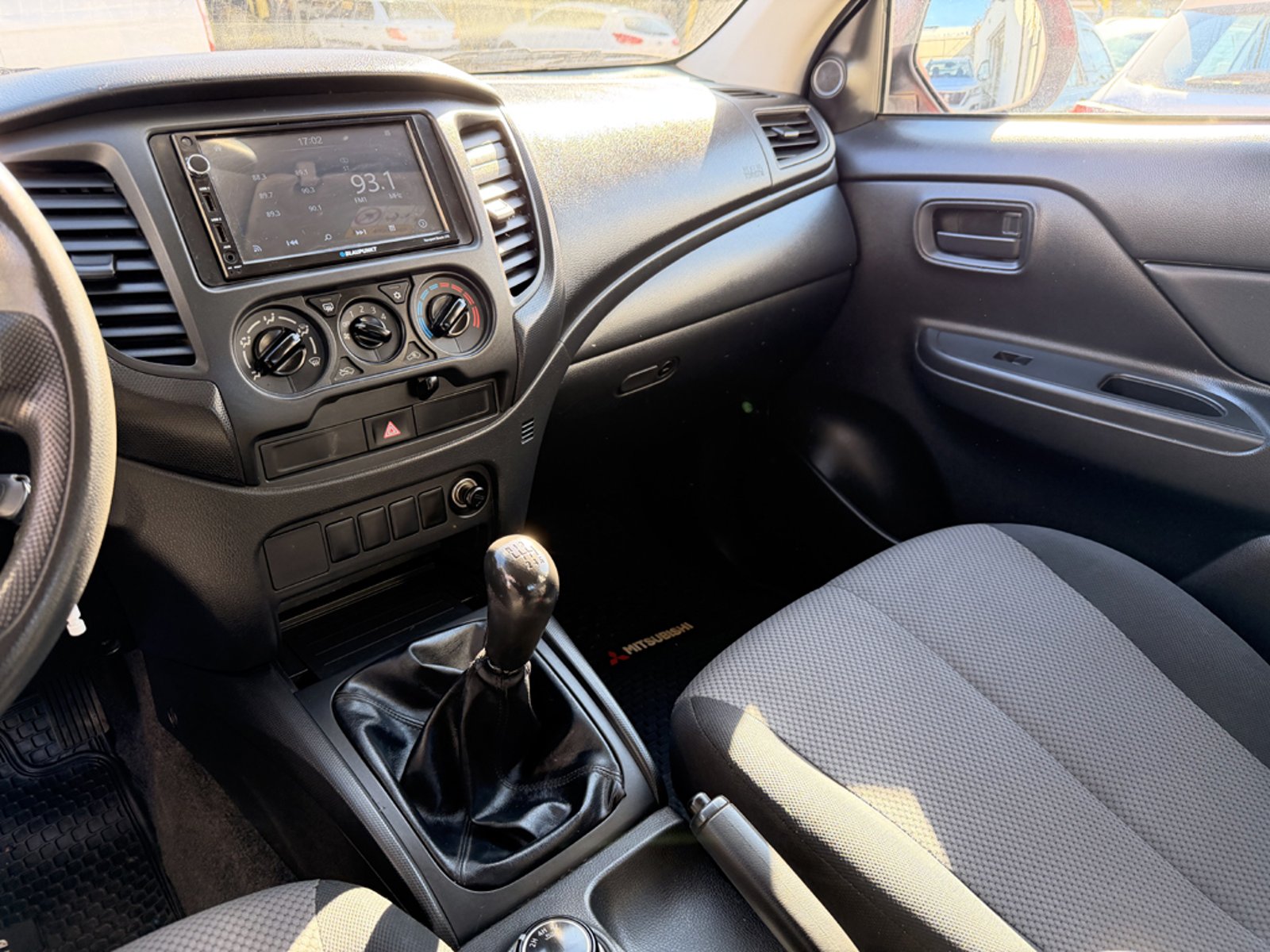 Mitsubishi L200 KATANA CRT 4X4 2.4 2023 - Imagen 17 de 20