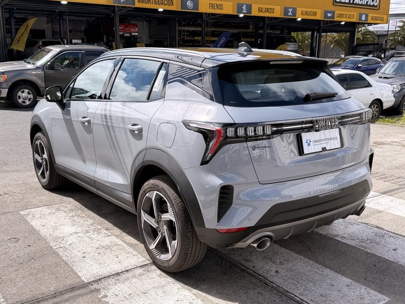 Lynk & Co 06 06 1.5T AT HALO 2027 - Imagen 6 de 20