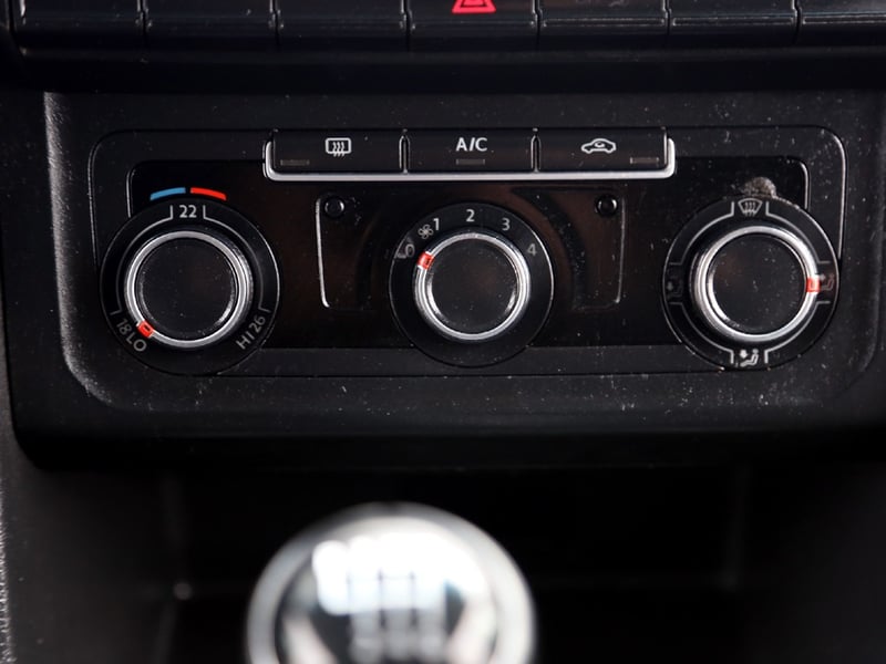 Volkswagen AMAROK TRENDLINE 4X2 2.0 MT 2023 - Imagen 18 de 20